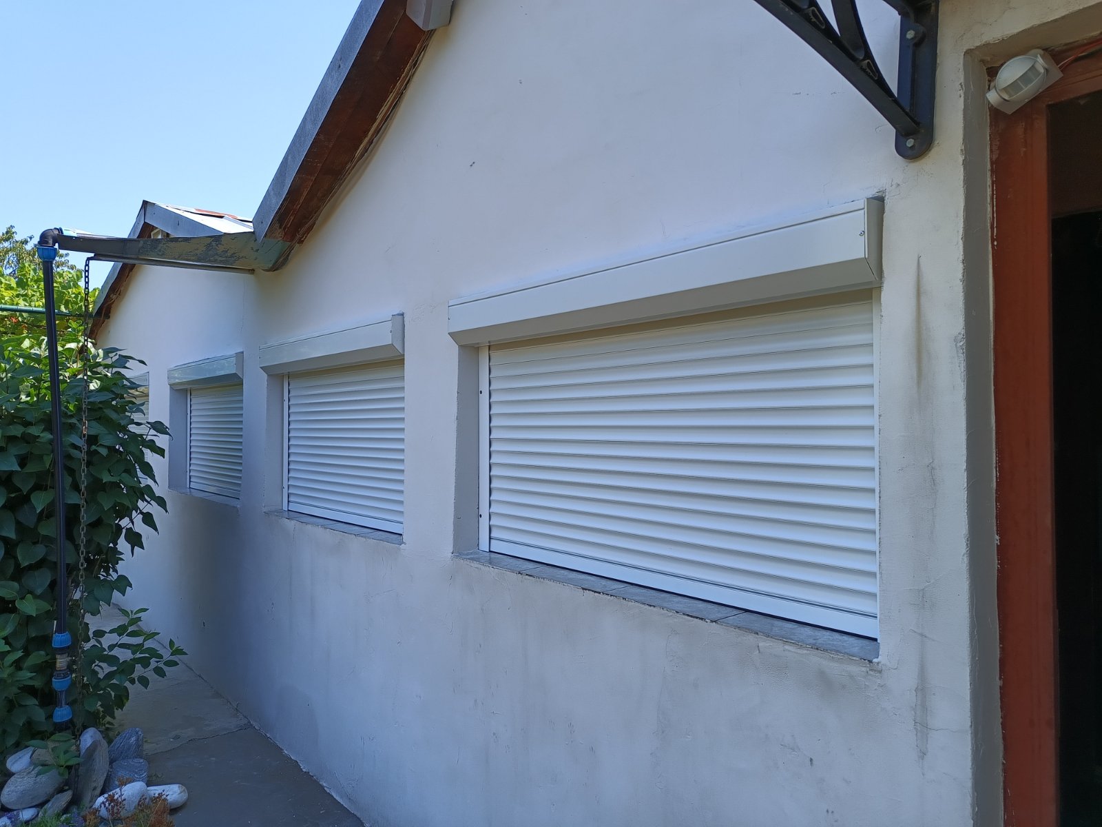 Прозорци с щори